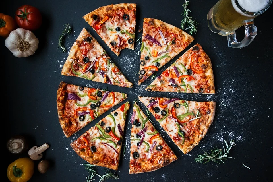 Pizza z szynką dojrzewającą i rukolą - Twój przepis Najlepsze przepisy w internecie - 1